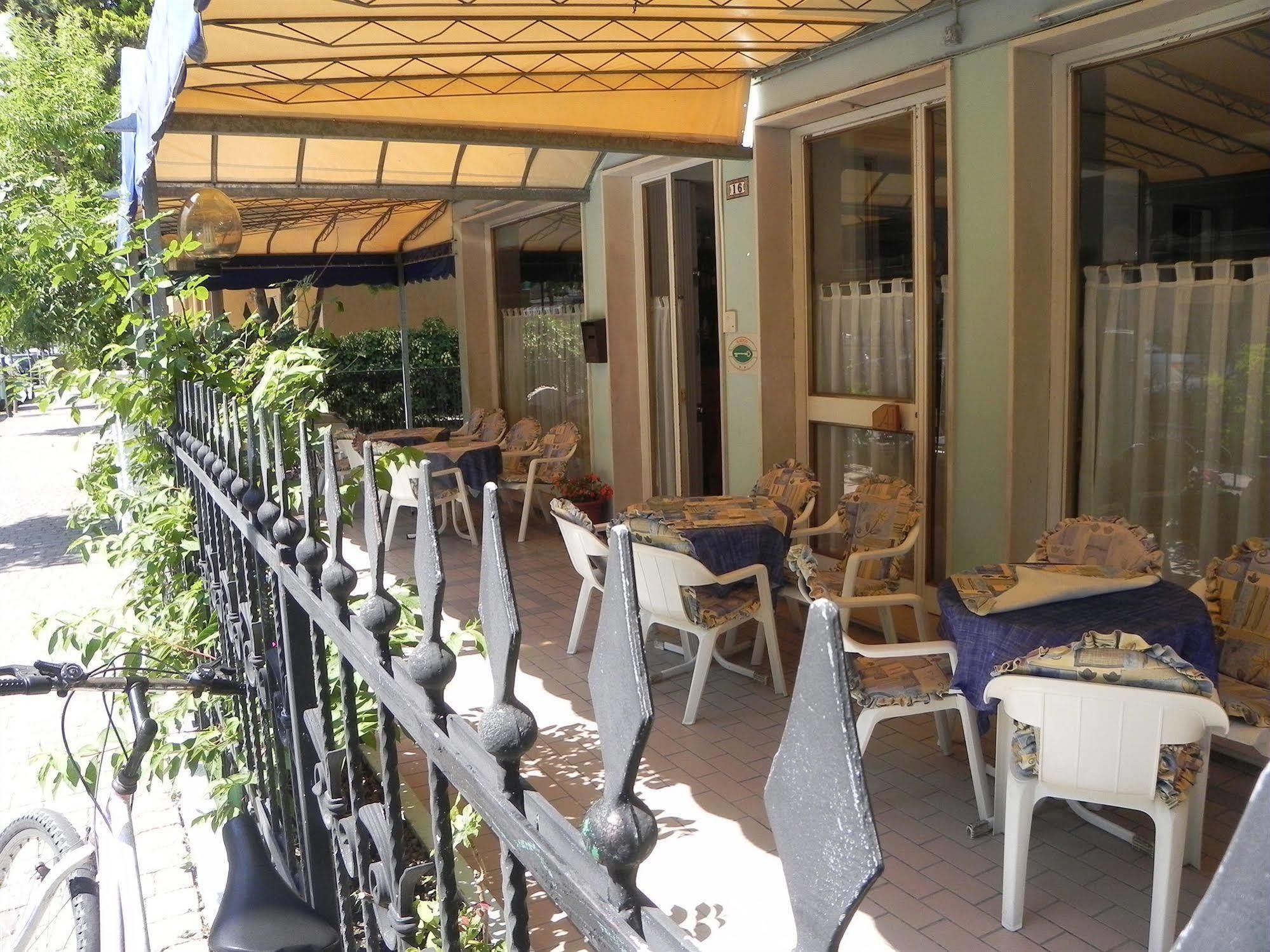 Hotel Antonella 3*